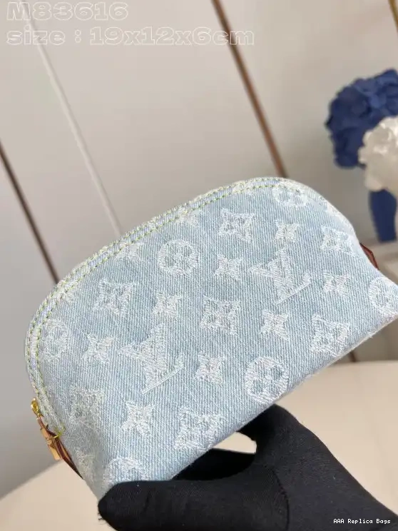Aaa replica ru Pochette Cosmétique Louis PM Vuitton 0604